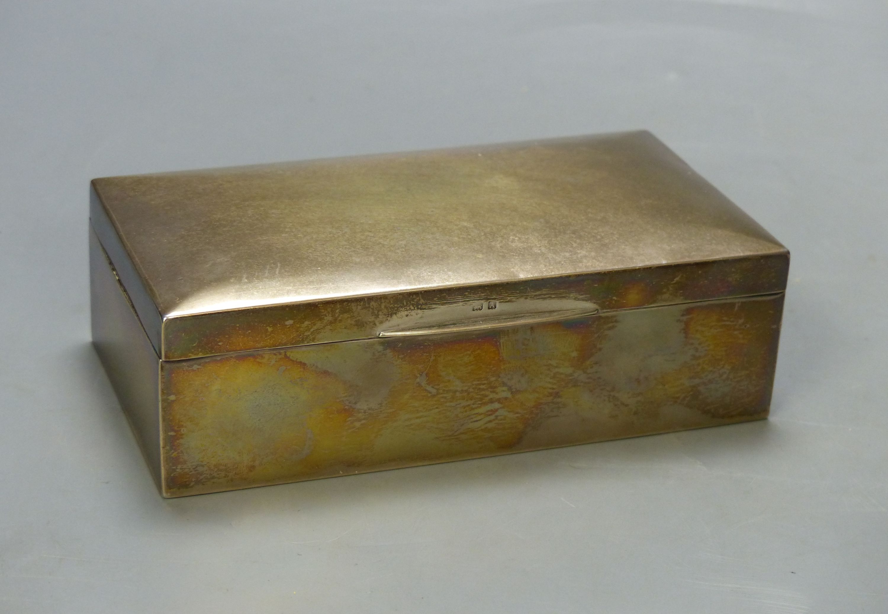 A George V silver mounted rectangular cigarette box, Birmingham, 1925, 16.6cm.